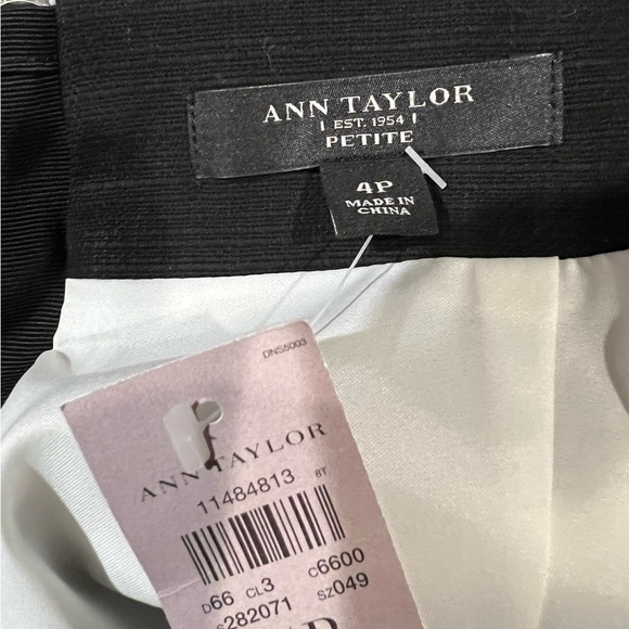 Ann Taylor graphic printed mini skirt size 4p. NWT - Picture 3 of 3